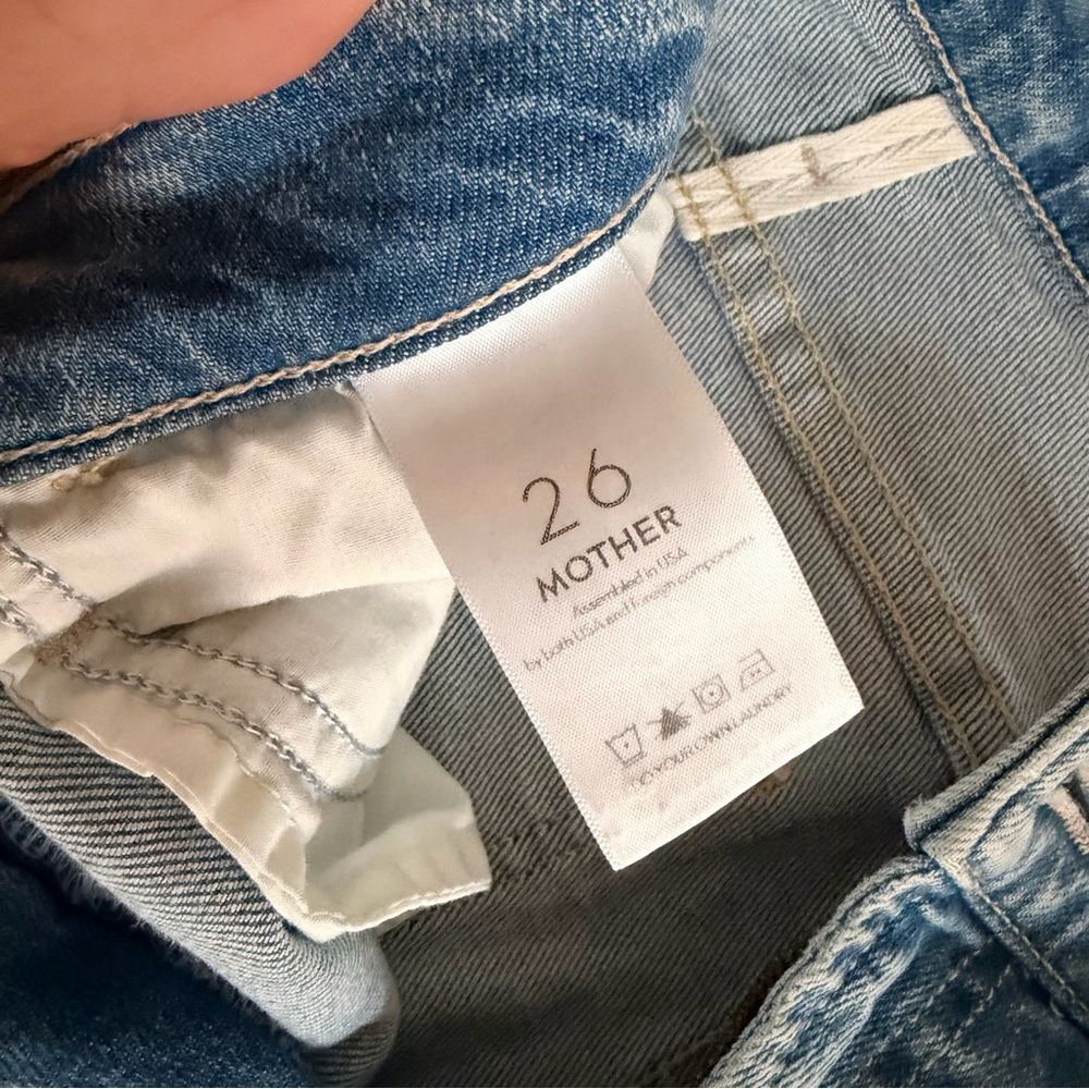 MOTHER The Hustler Ankle Chew Jeans 26 Light Wash Distressed Raw Hem Crop - Picture 15 of 16
